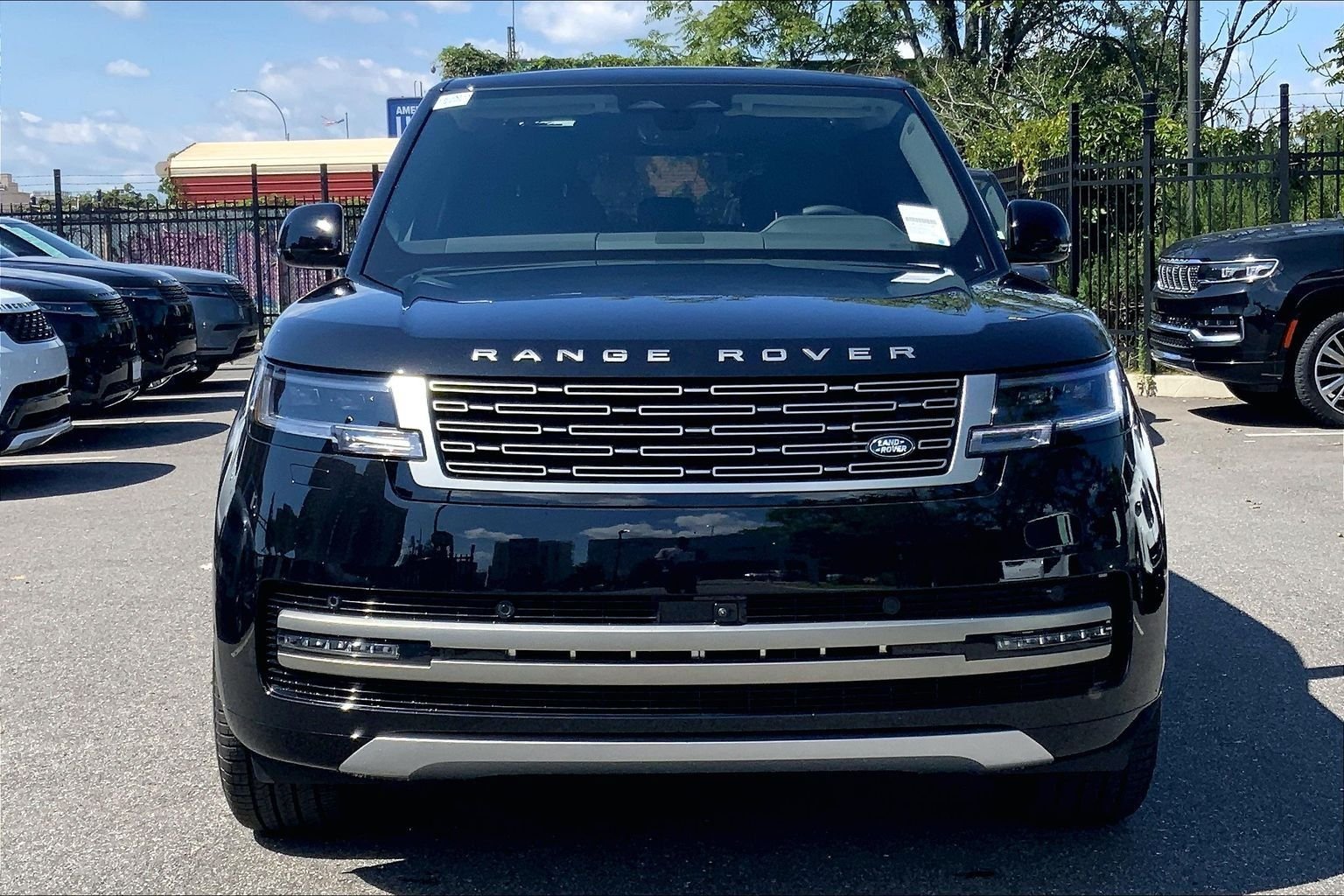 New 2027 Santorini Black Land Rover SE image 3