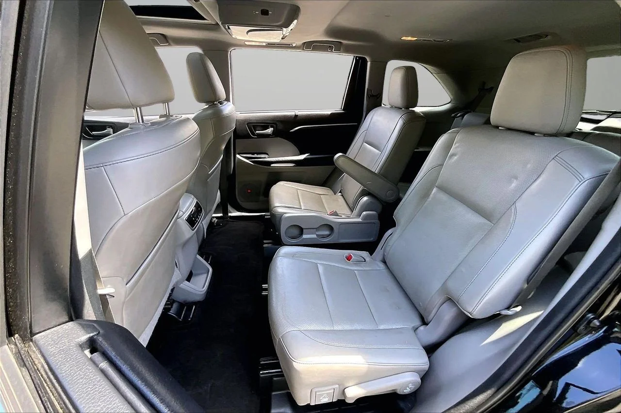 Used 2015 Black Toyota Limited image 23