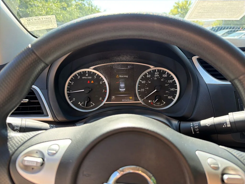 Used 2018 White Nissan S image 22