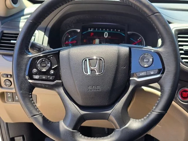 Used 2021 White Honda EX-L image 19