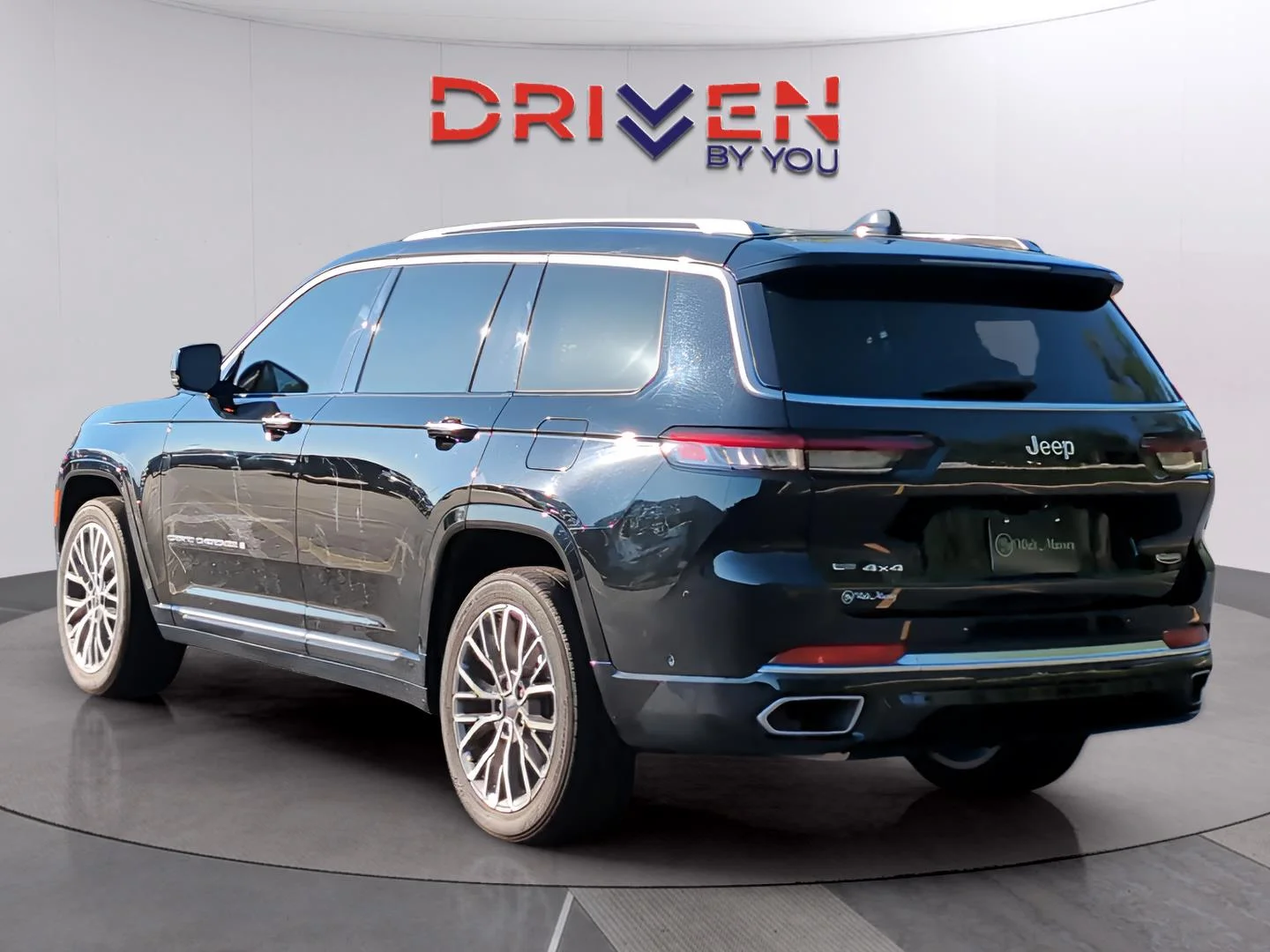 Used 2021 Diamond Black Crystal Pearlcoat Jeep Summit Reserve image 3