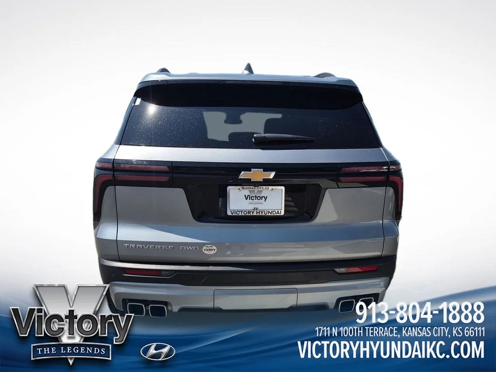 Used 2025 Gray Chevrolet LT image 4