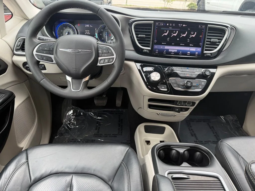 Used 2022 Crystal Metallic Chrysler Touring L image 14