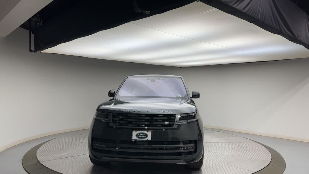 Certified Used 2023 Belgravia Green Metallic Land Rover SE image 3