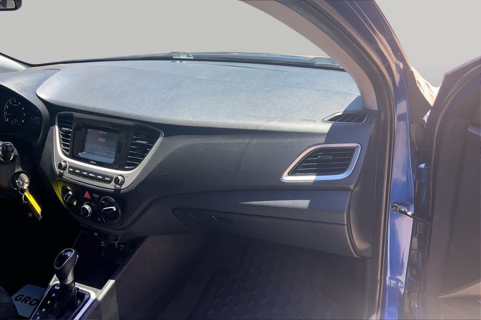 Used 2022 Admiral Blue Hyundai SE image 18