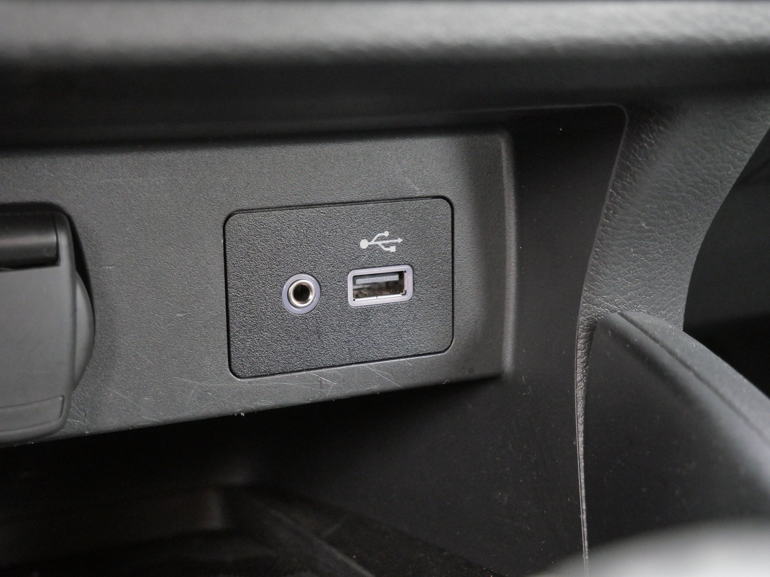 2025 Nissan Versa Sedan SV - Photo 30