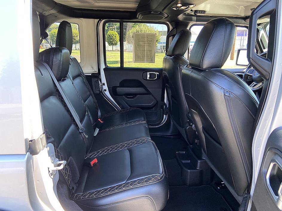 Used 2022 Silver Zynith Clearcoat Jeep Unlimited High Altitude image 18