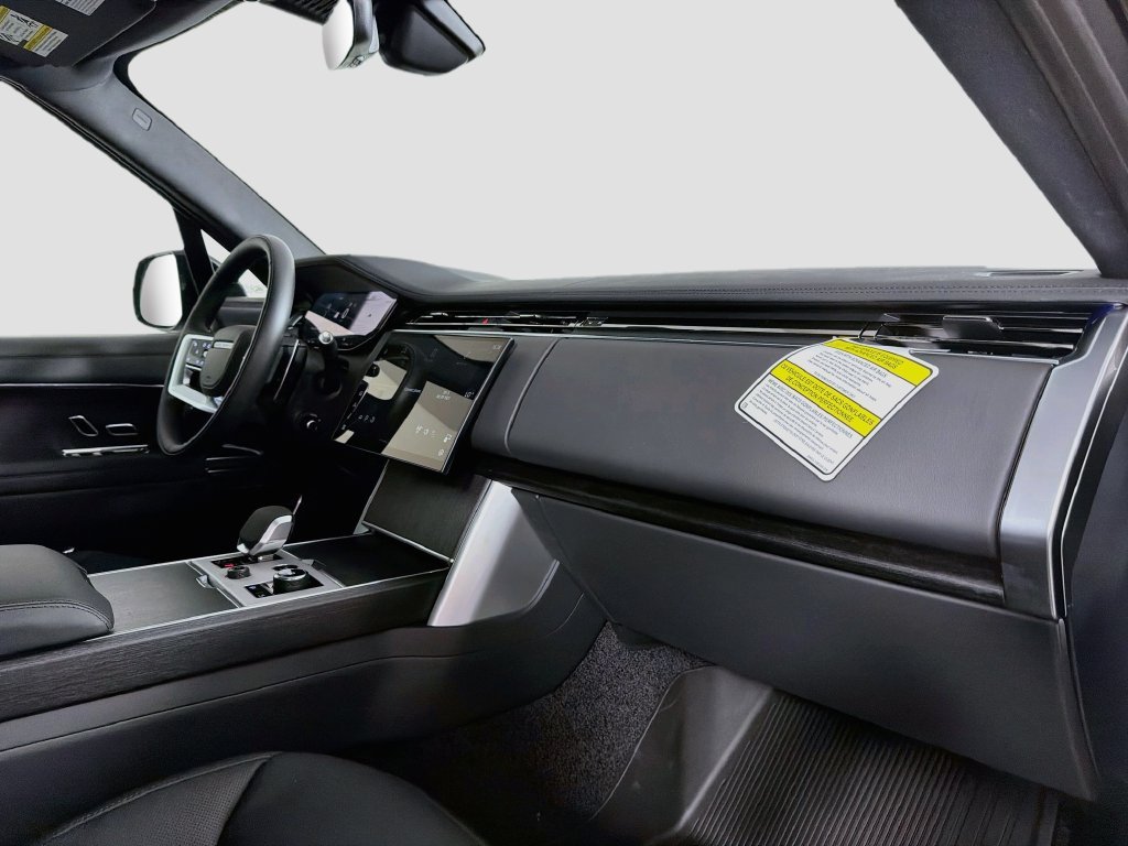 New 2027 Santorini Black Land Rover SE image 31