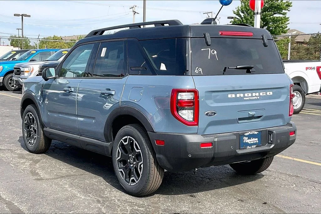 New 2025 Azure Gray Metallic Tri-Coat Ford Outer Banks® image 10
