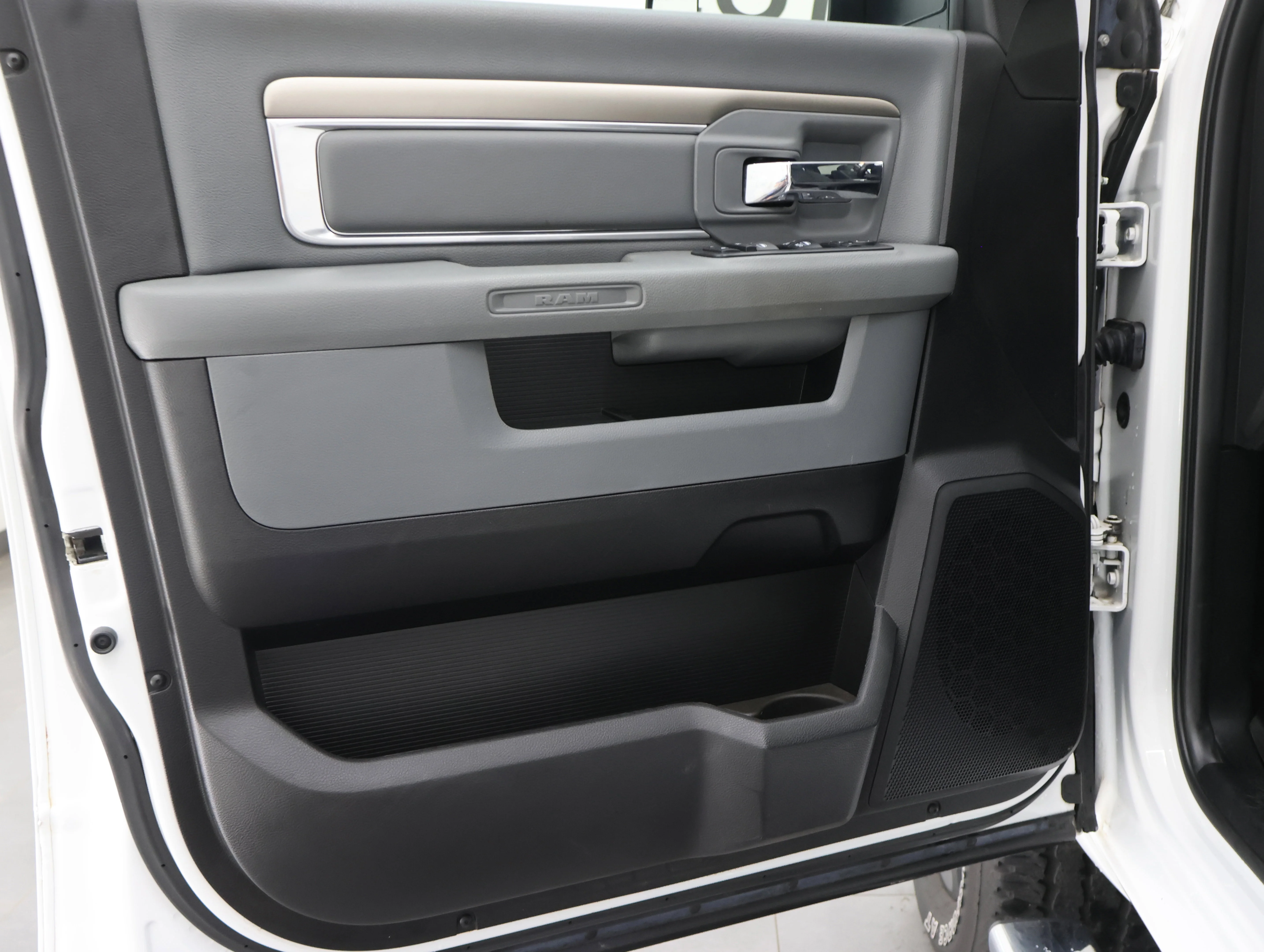 Used 2018 Bright White Clearcoat Ram Big Horn image 38