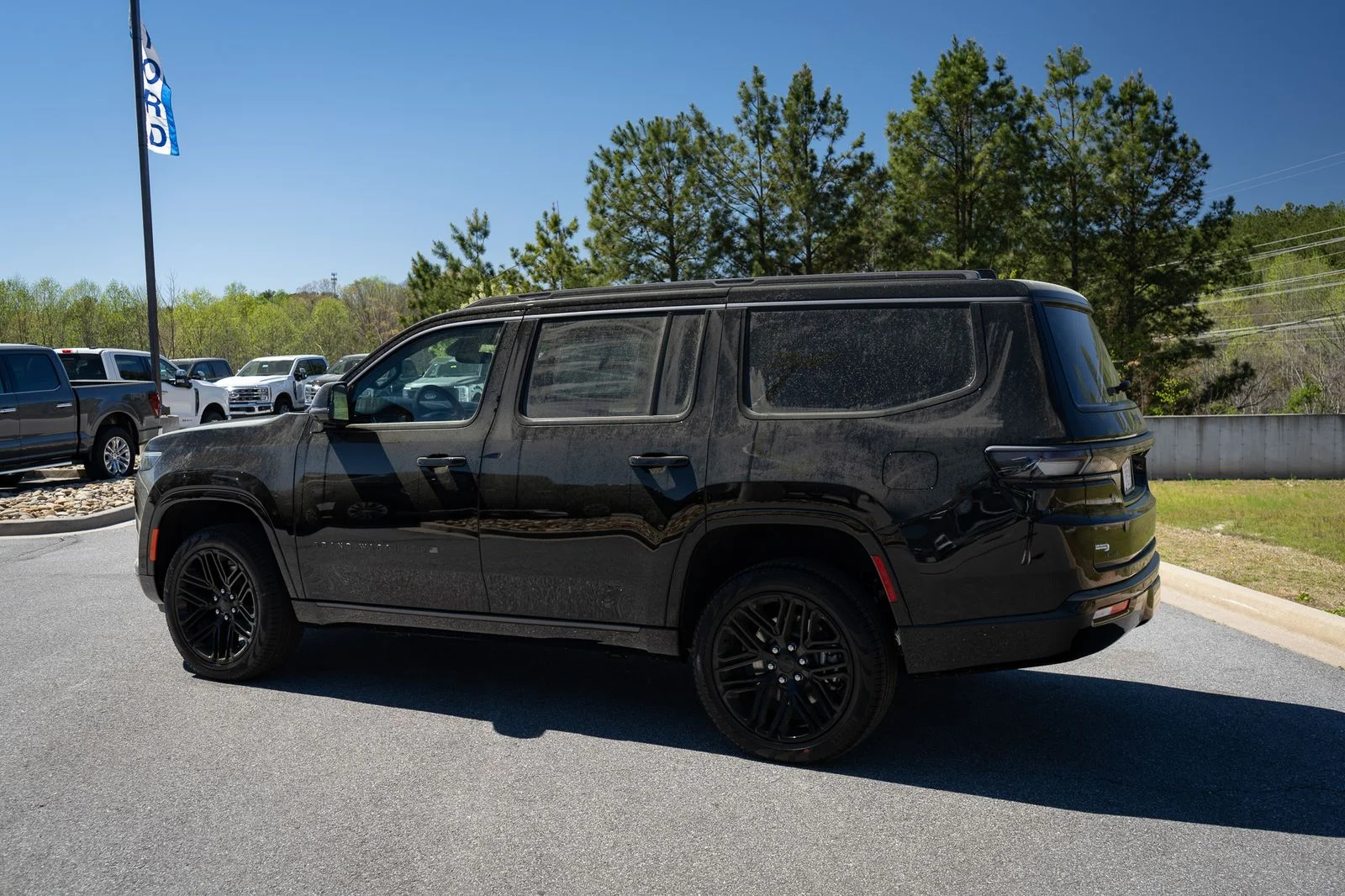New 2026 Black Jeep Limited Reserve image 7