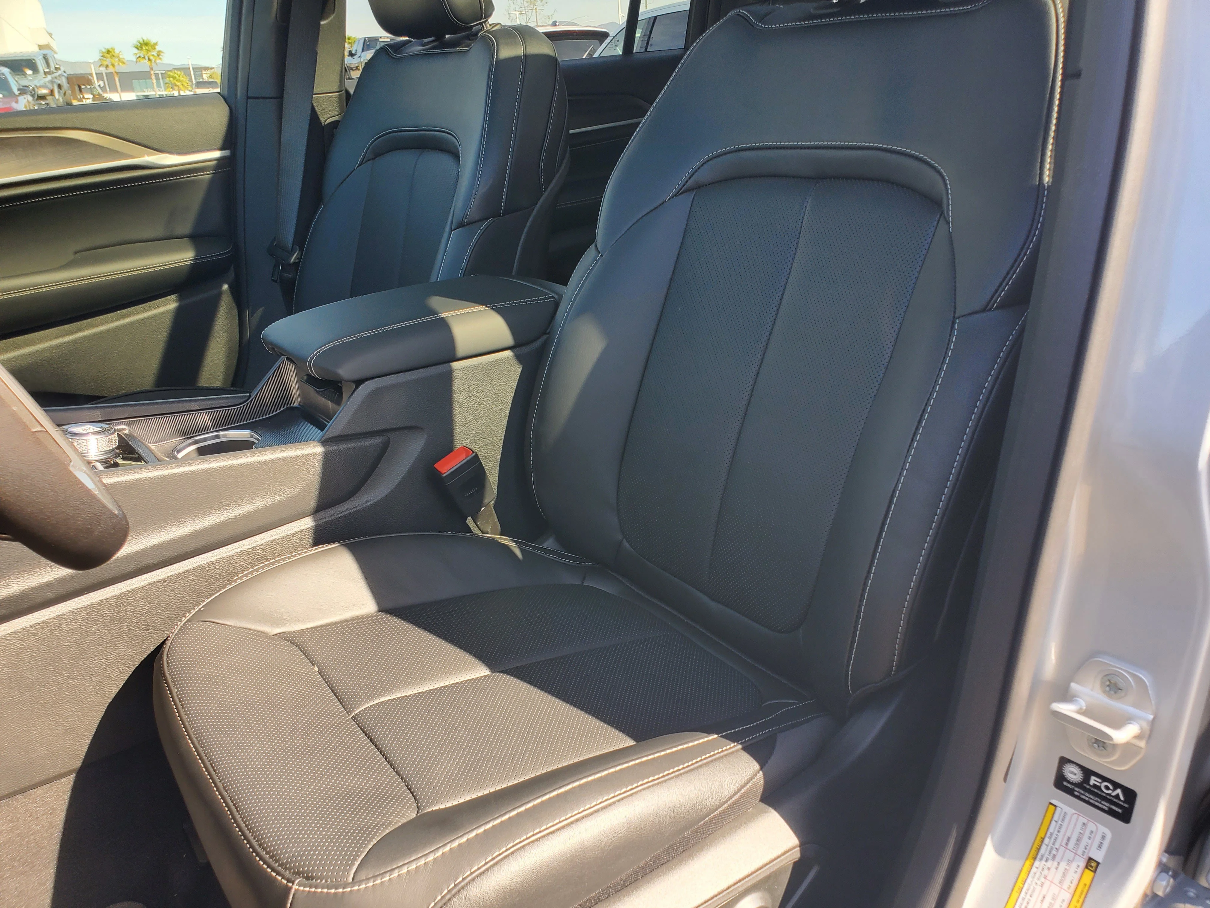 New 2026 Silver Zynith Exterior Paint Jeep Altitude image 12