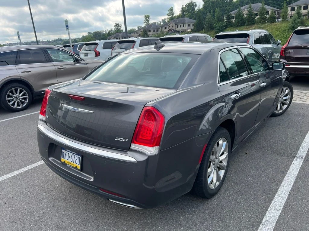 Used 2018 Crystal Metallic Chrysler Limited image 13