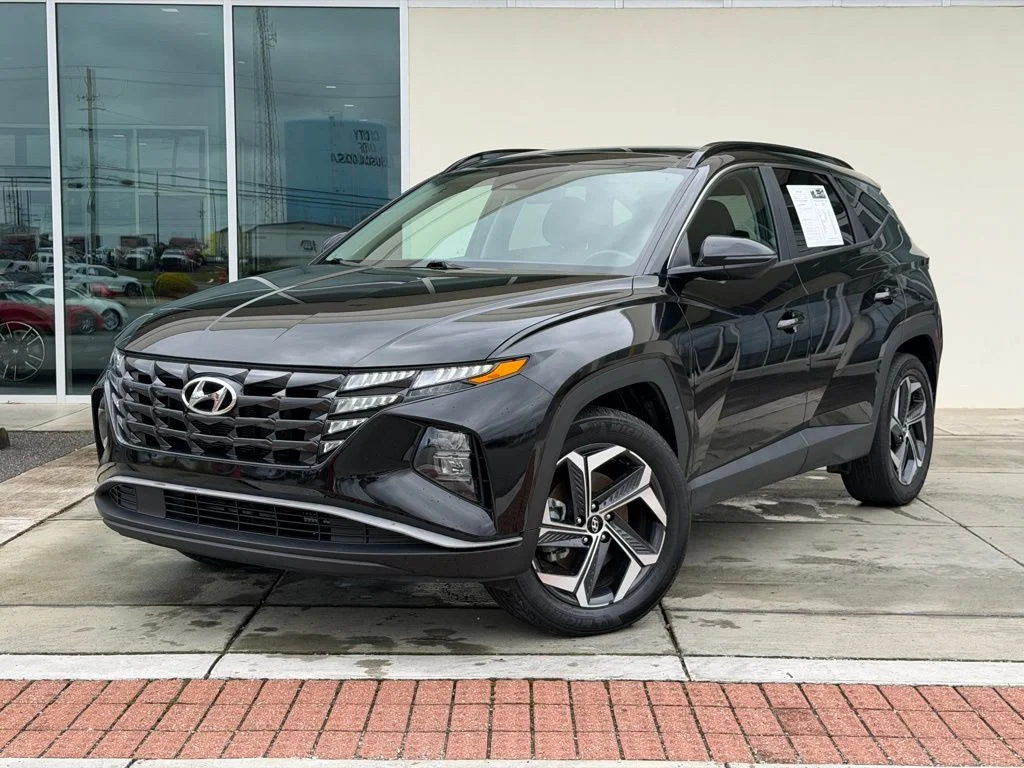 Used 2023 Black Hyundai SEL Convenience image 1