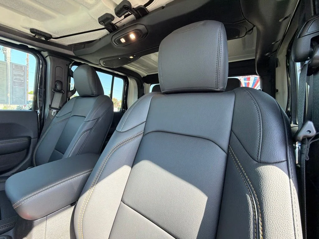 New 2026 Black Clear-Coat Exterior Paint Jeep Sahara image 22