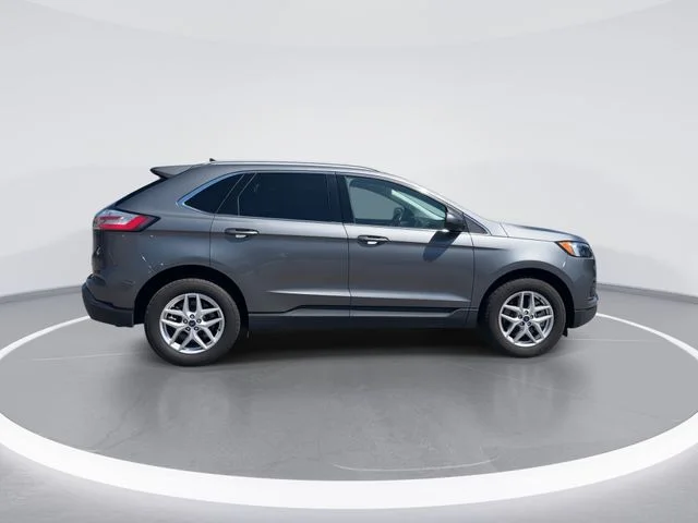 Used 2022 Gray Ford SEL image 8