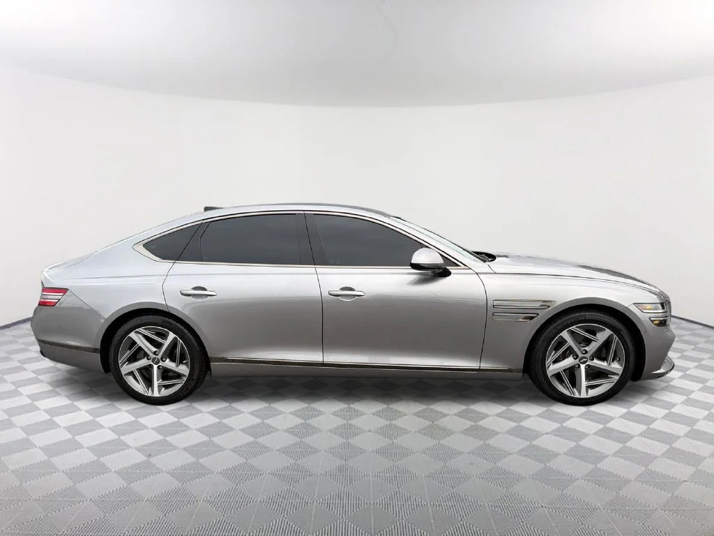 Used 2024 Silver Genesis 2.5T image 4