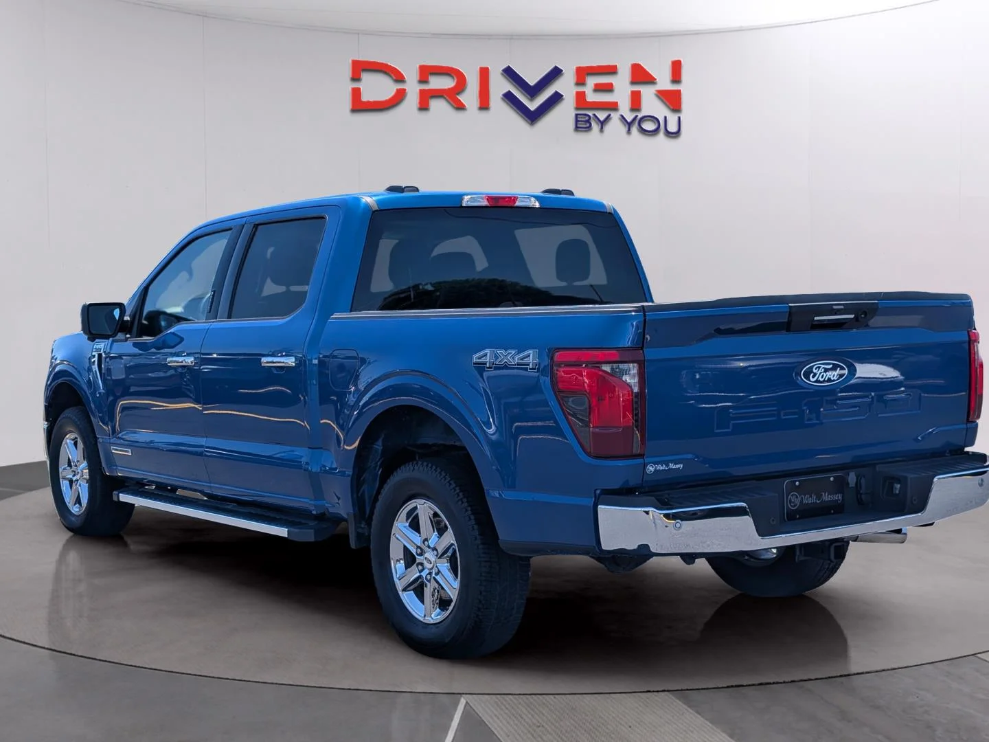 Used 2024 Oxford White Ford XLT image 3