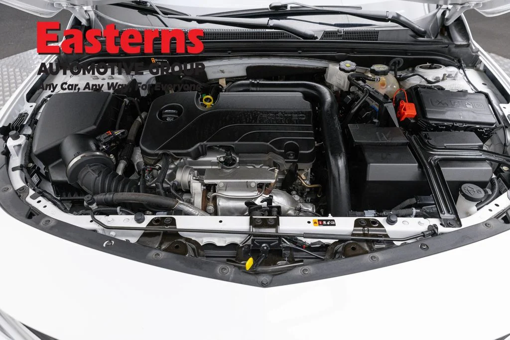 Used 2025 White Chevrolet LT image 7