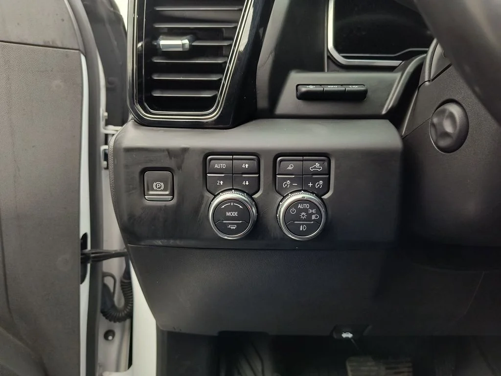 Used 2022 Summit White GMC AT4 image 26