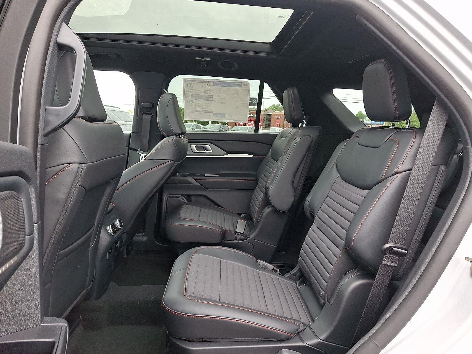 New 2026 Space White Metallic Ford ST-Line image 8