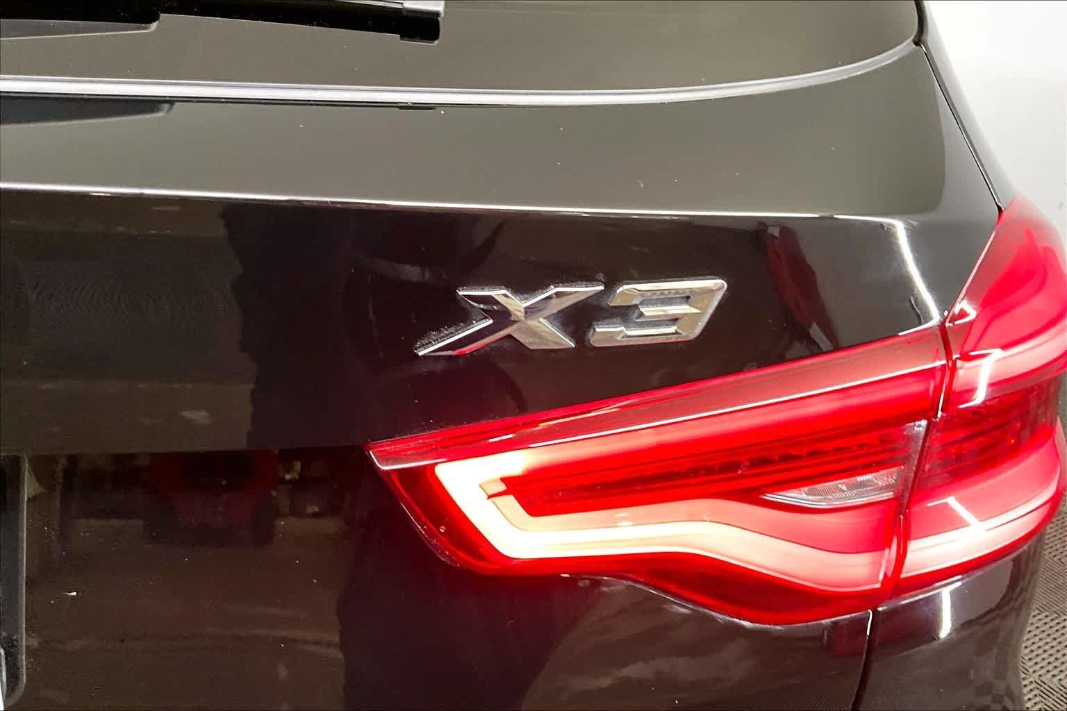 Used 2018 Jet Black BMW xDrive30i image 10