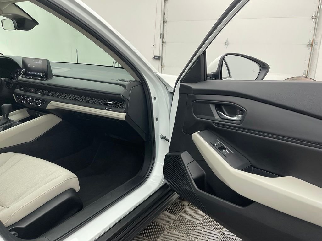 Used 2024 White Honda EX image 29
