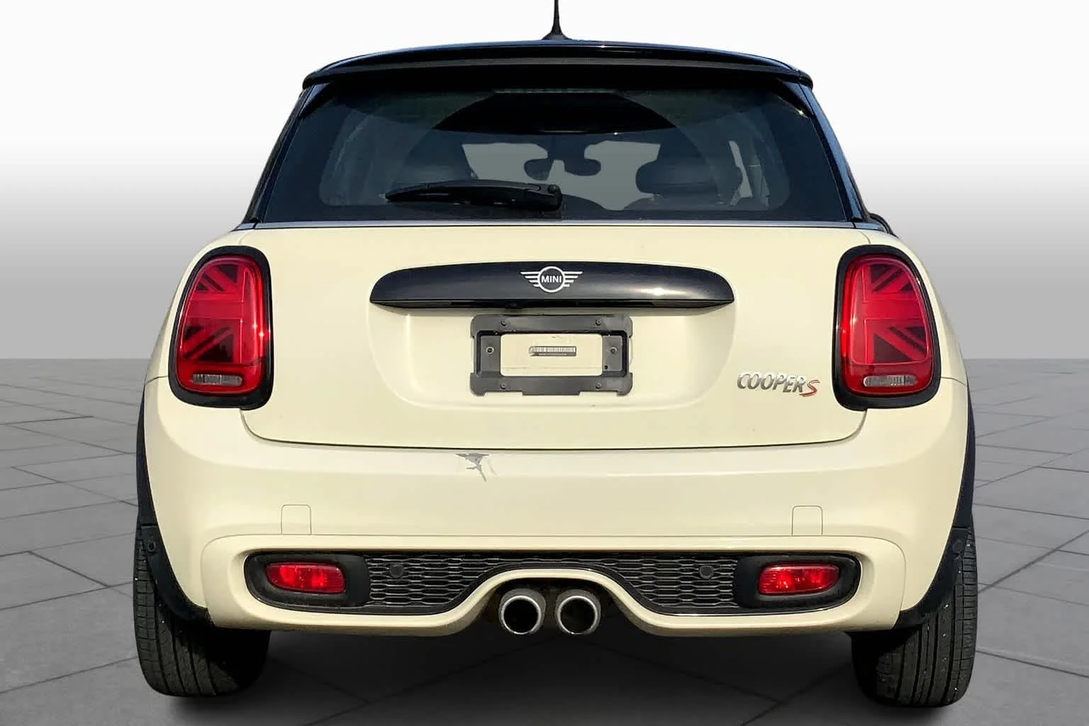 Used 2019 Pepper White MINI Cooper S image 4