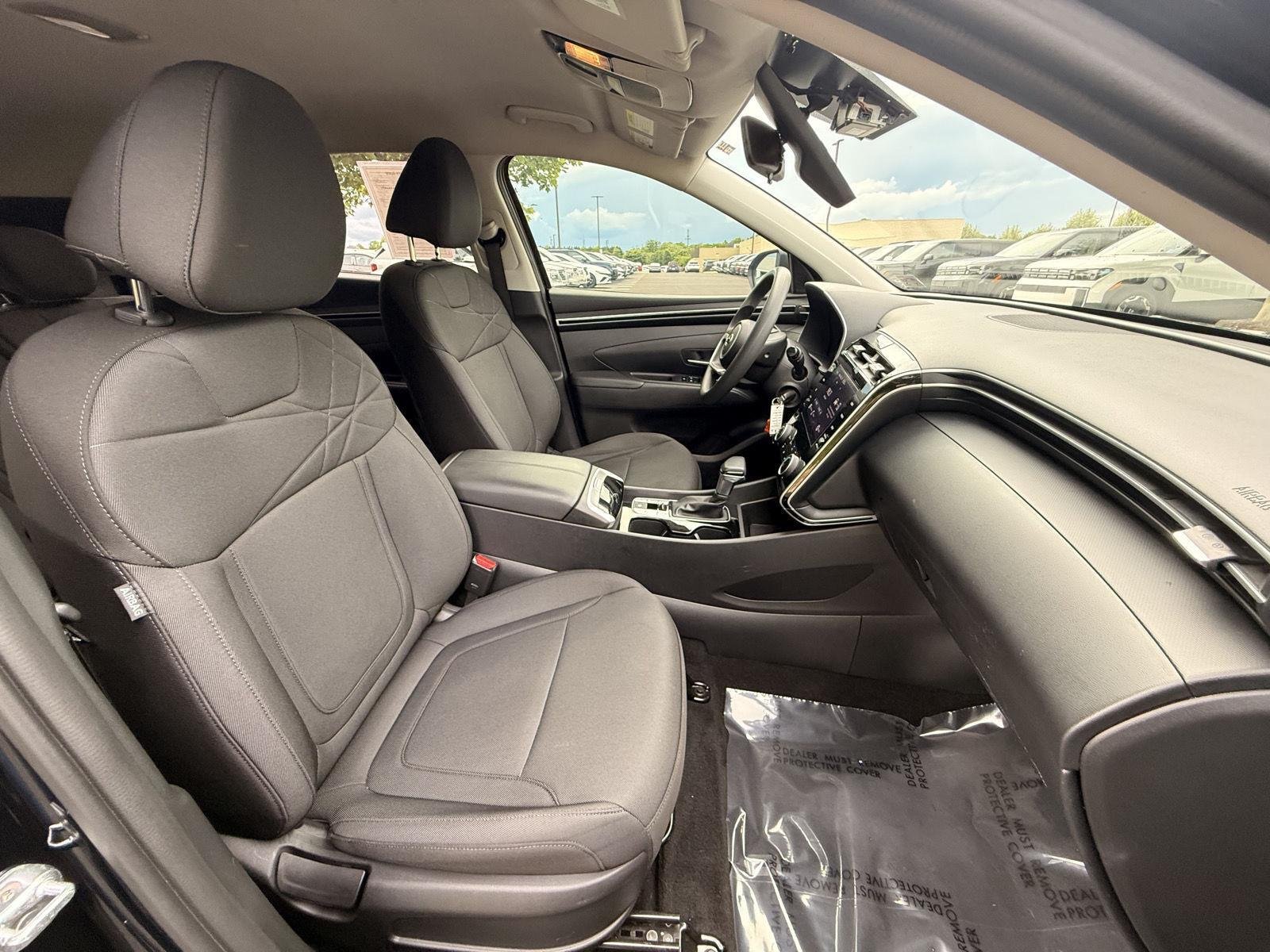 2022 Hyundai Tucson SE - Photo 18