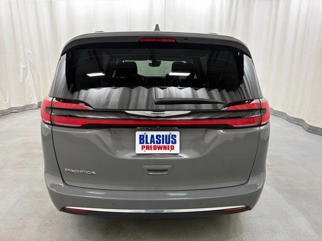 Used 2022 White Chrysler Touring L image 5