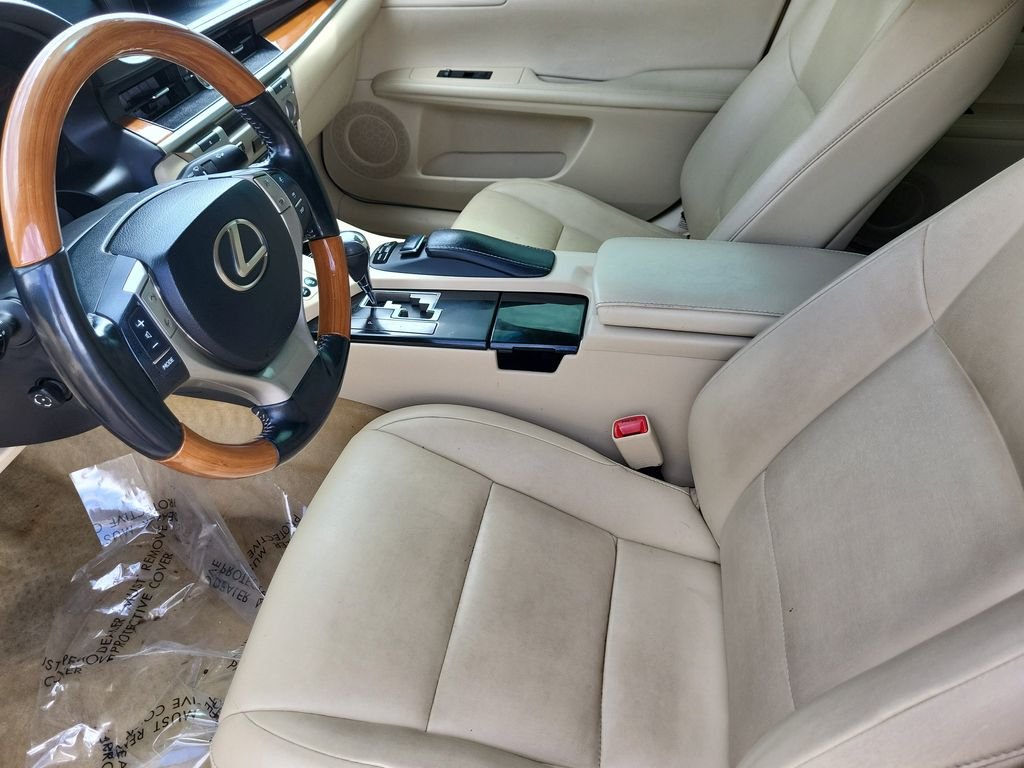 Used 2013 Red Lexus 300h image 10