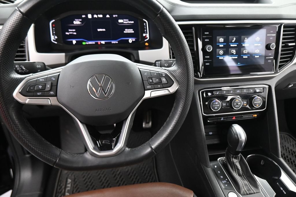 Used 2022 Black Volkswagen 3.6L V6 SEL Premium R-Line image 40