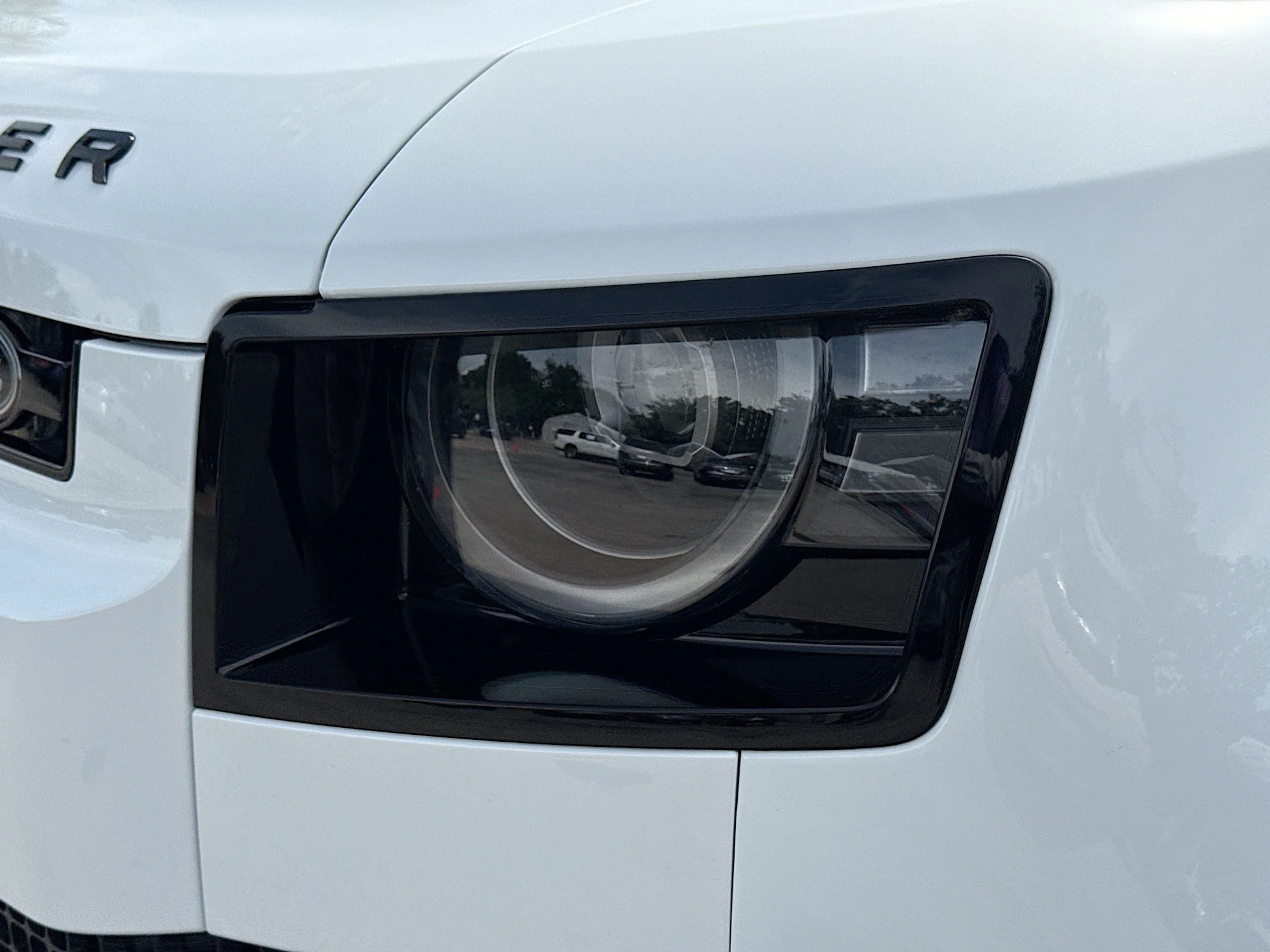 New 2026 Fuji White Land Rover X-Dynamic SE image 9