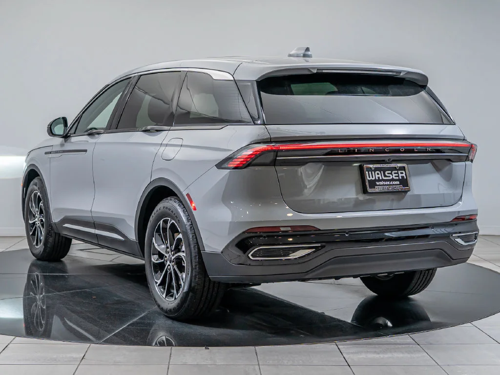 Used 2026 Gray Matter Metallic Cc Lincoln Premiere image 6
