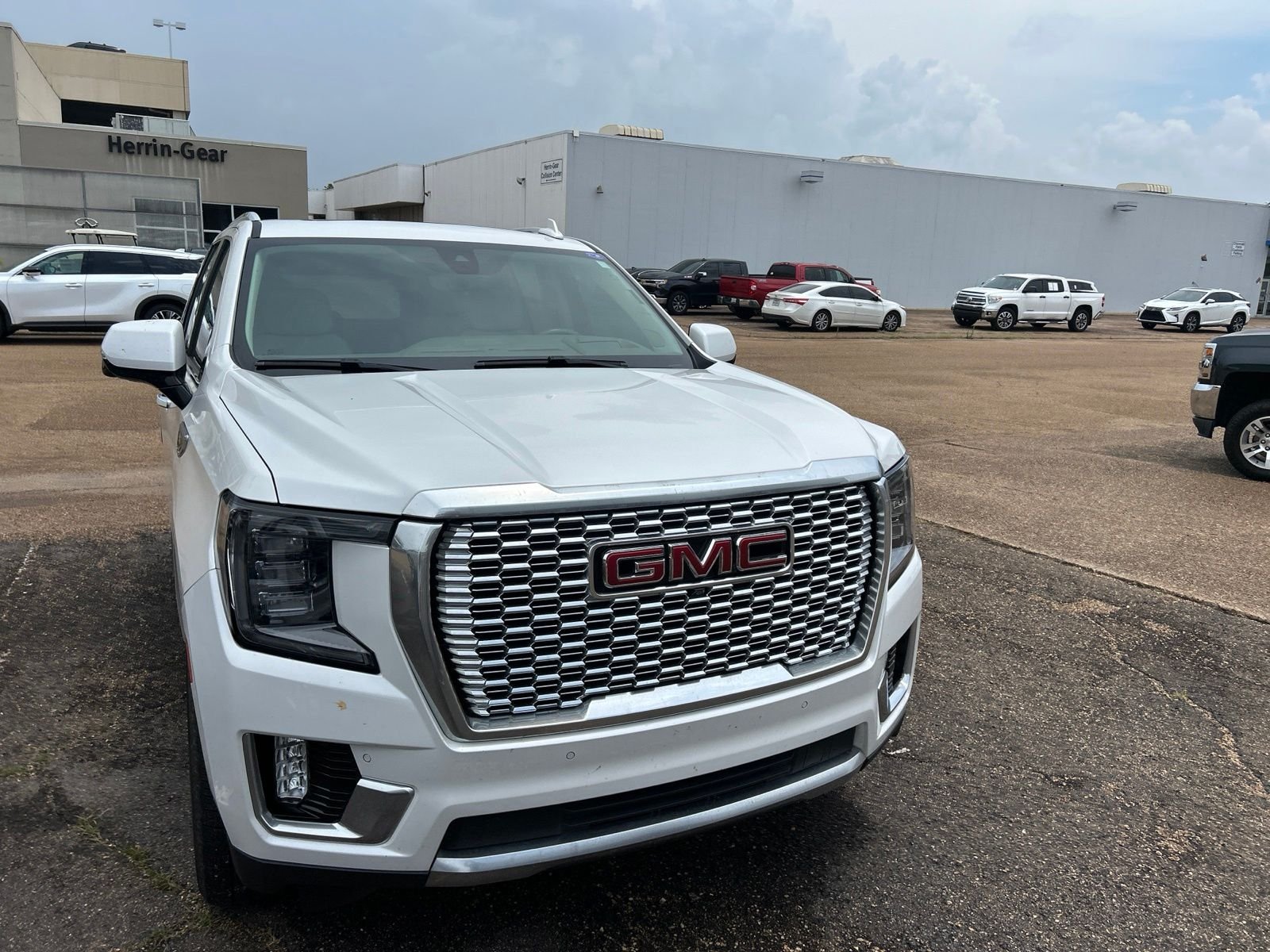 Used 2022 White GMC Denali image 9