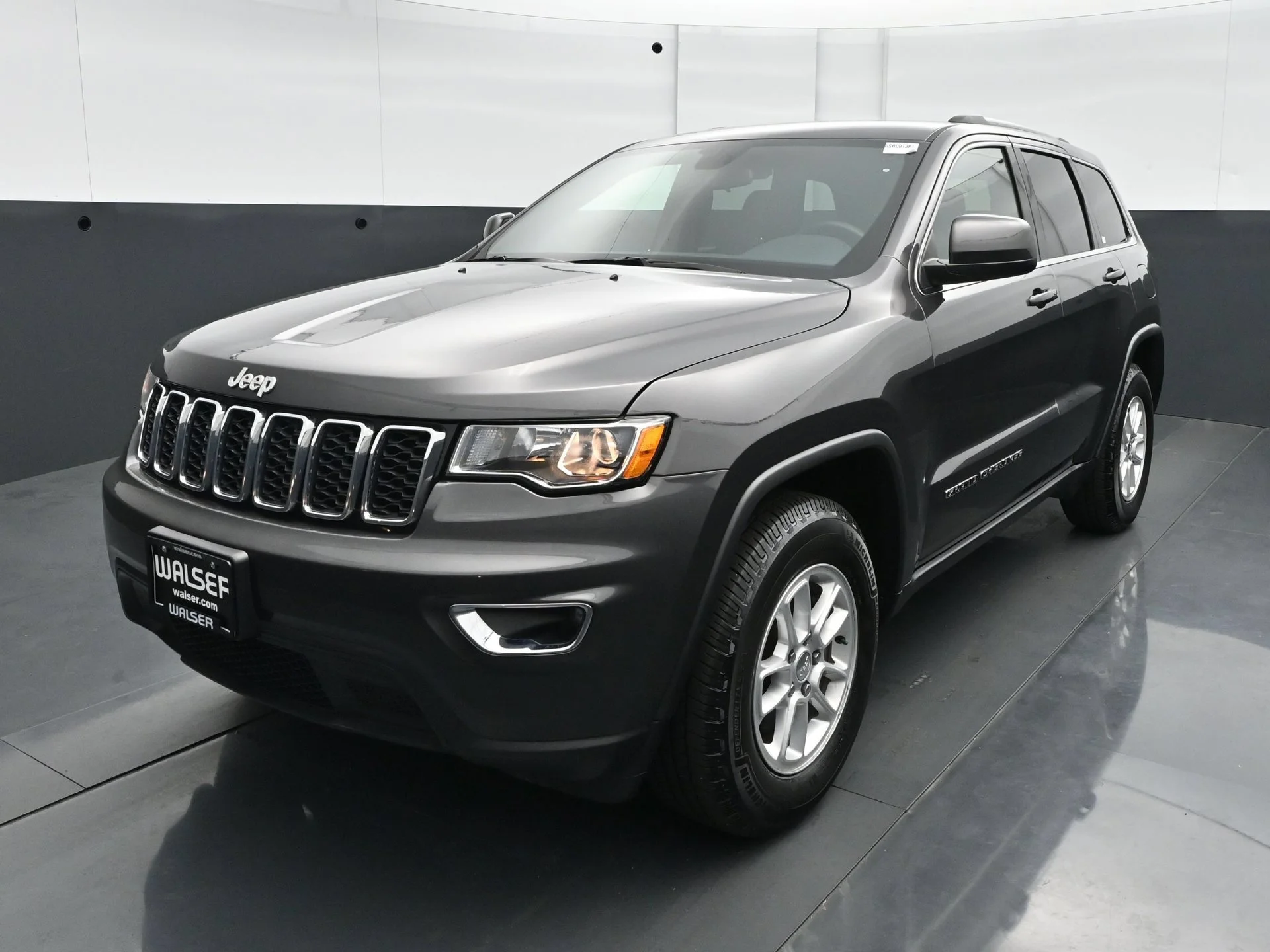 Used 2020 Granite Crystal Metallic Clearcoat Jeep Laredo E image 12