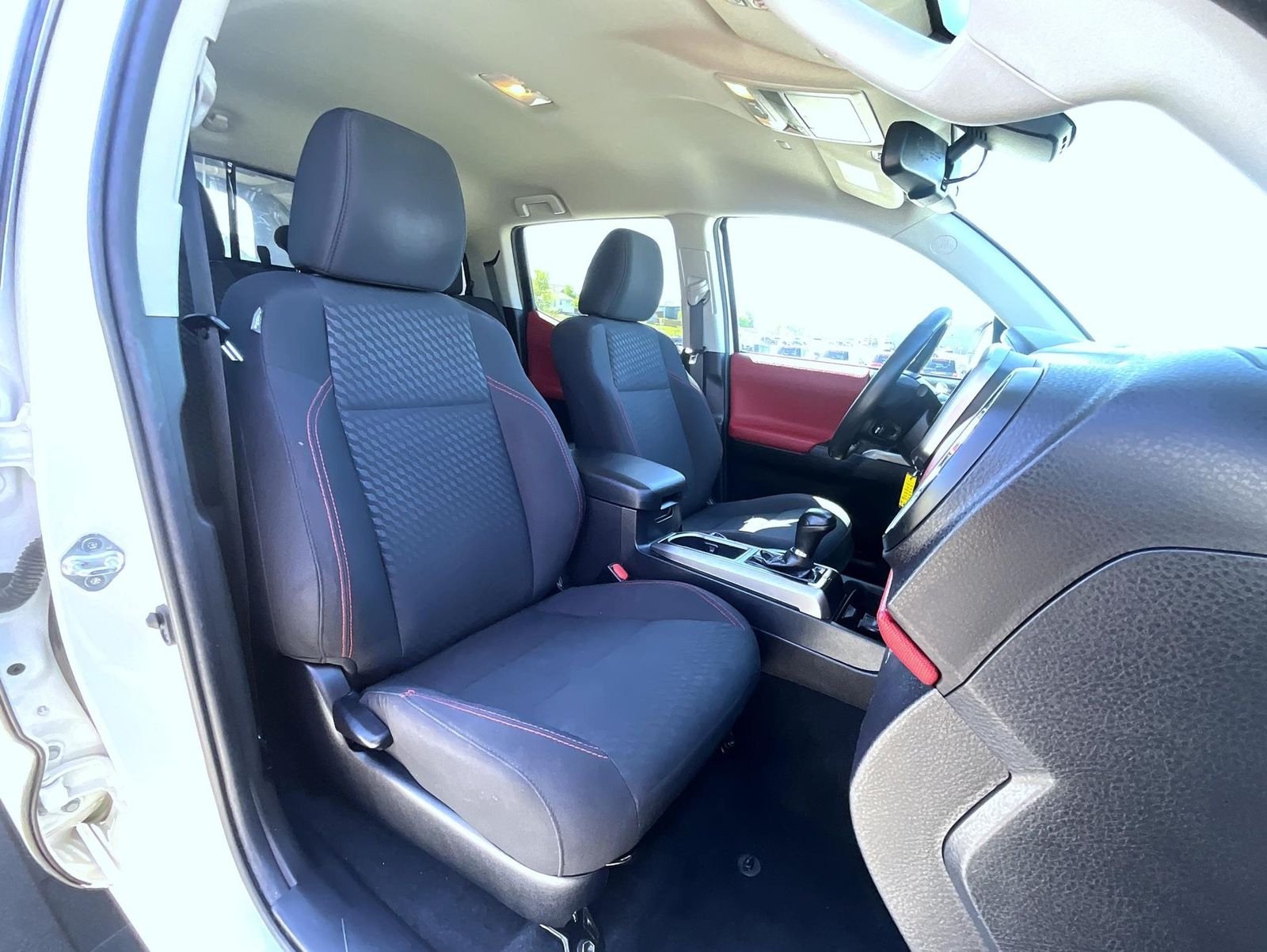 Used 2022 White Toyota SR5 image 16