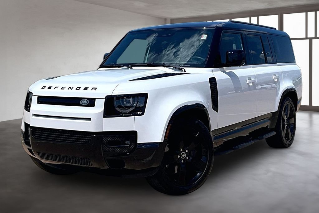 Used 2025 Fuji White Land Rover X-Dynamic SE image 1