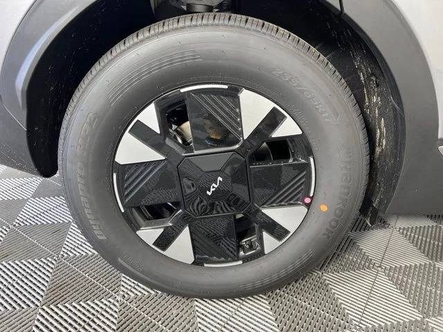 New 2026 Gray Kia LX image 38