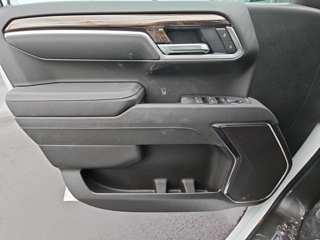 New 2026 Summit White Chevrolet LT (2FL) image 25