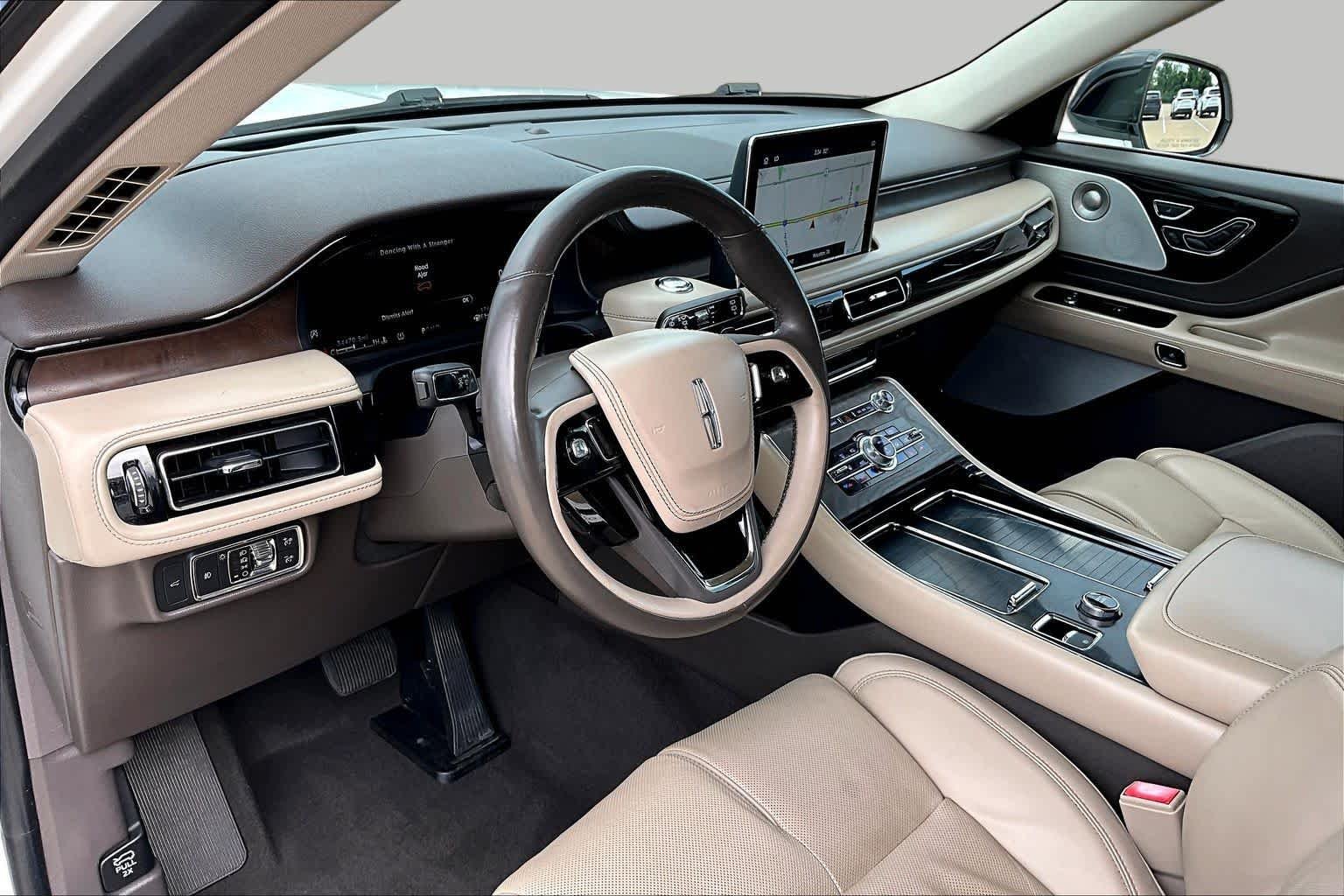 Used 2020 Pristine White Metallic Tri-Coat Lincoln Reserve image 18