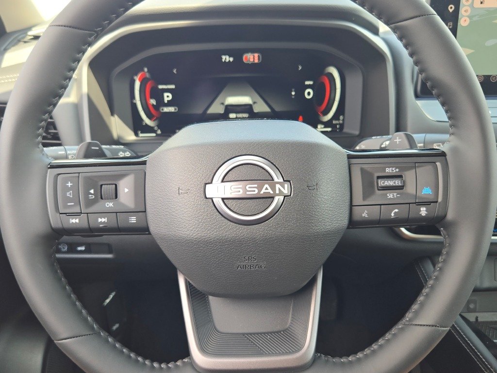 New 2026 Boulder Gray Pearl / Super Black Two-tone Nissan Platinum image 39