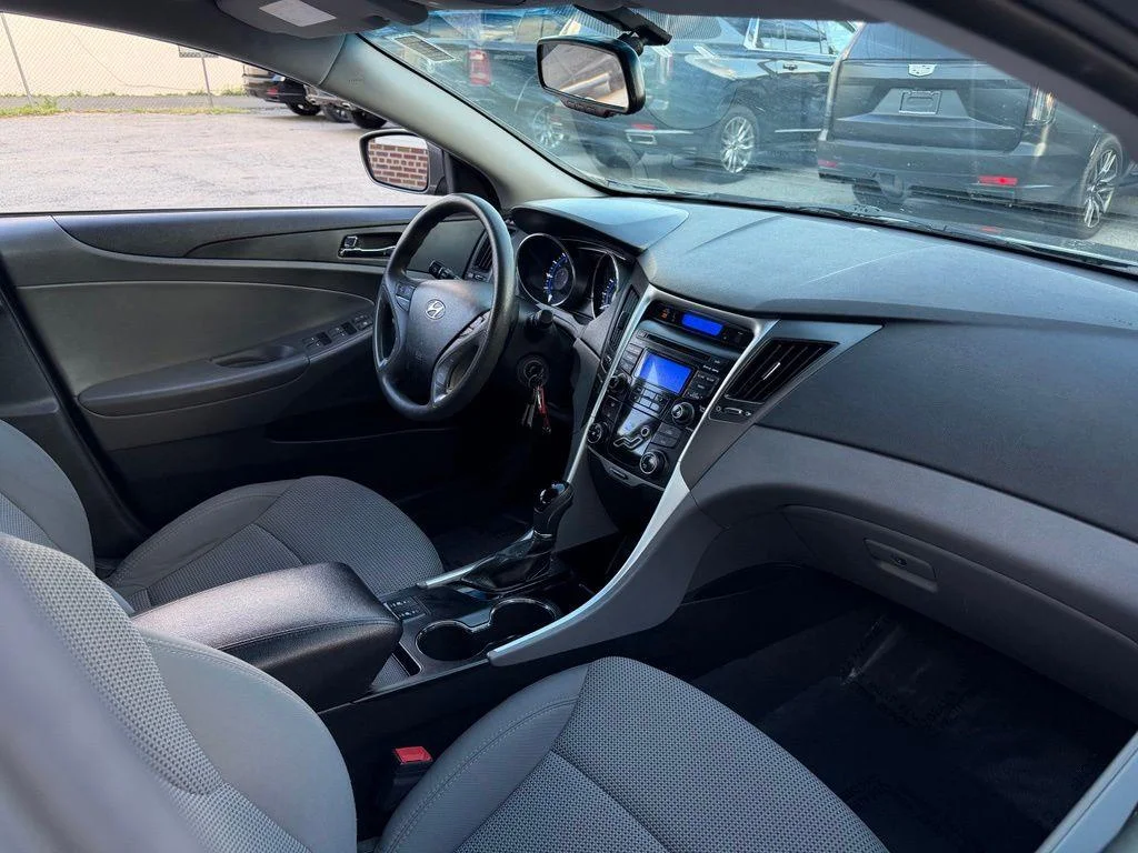 Used 2013 Gray Hyundai GLS image 8