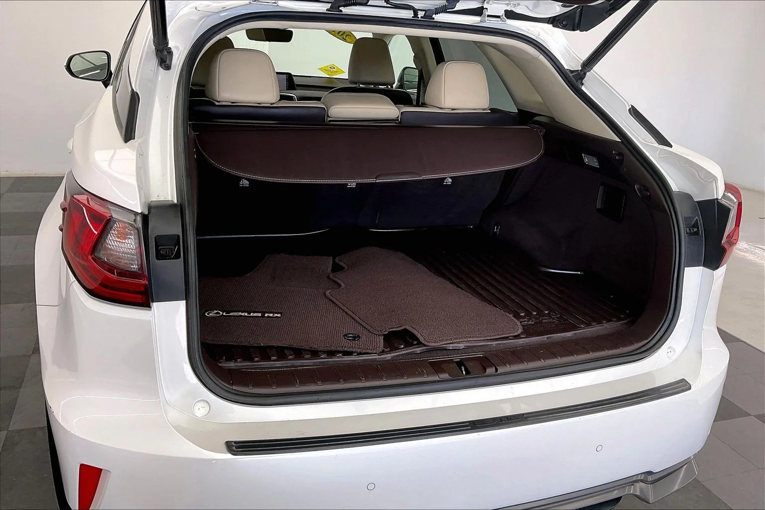 Used 2018 Eminent White Pearl Lexus 450h image 28