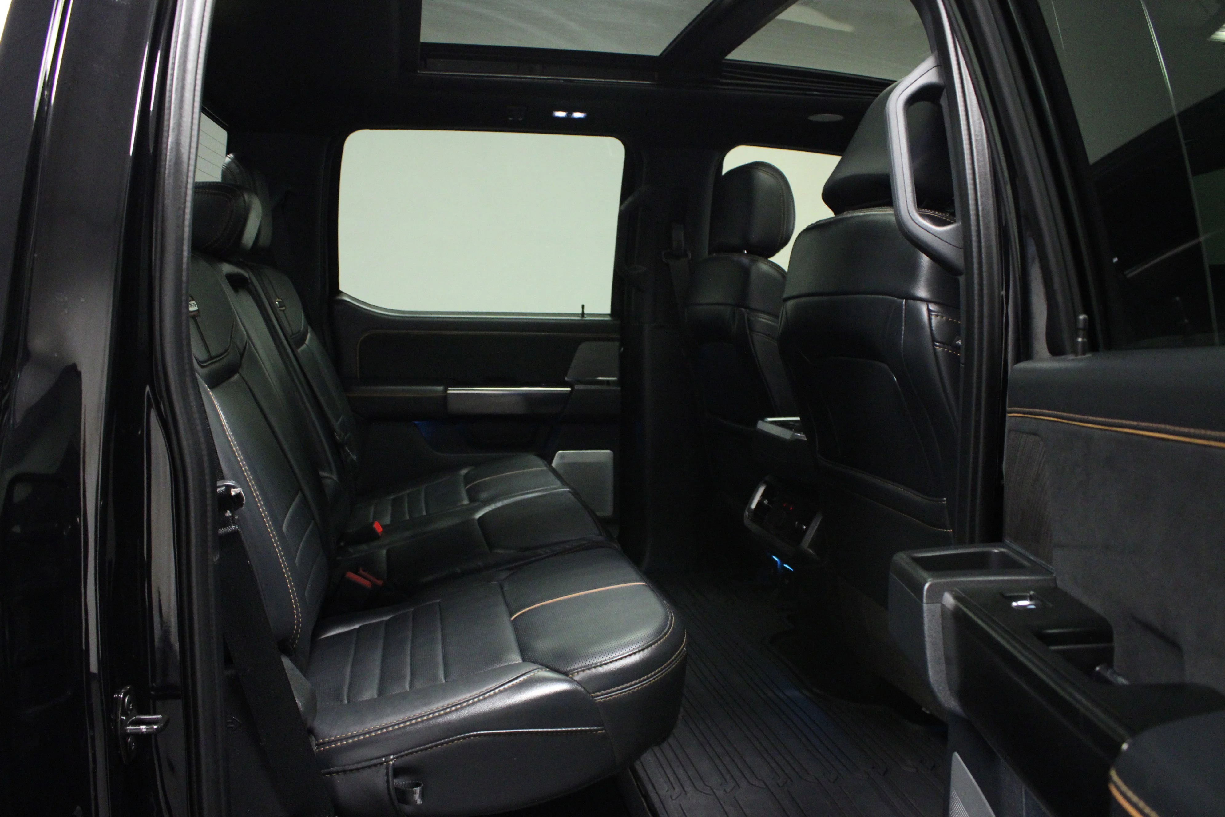 Used 2022 Black Metallic Ford Platinum image 15