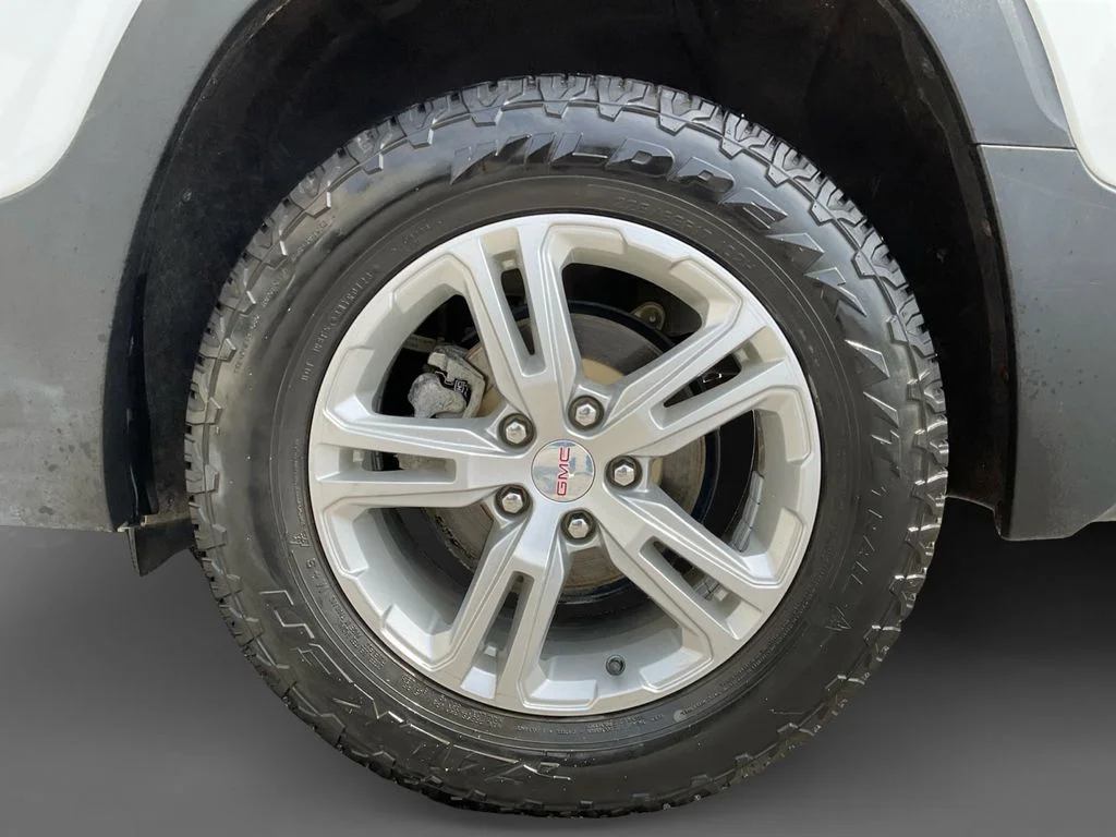 Used 2023 White GMC SLE image 8