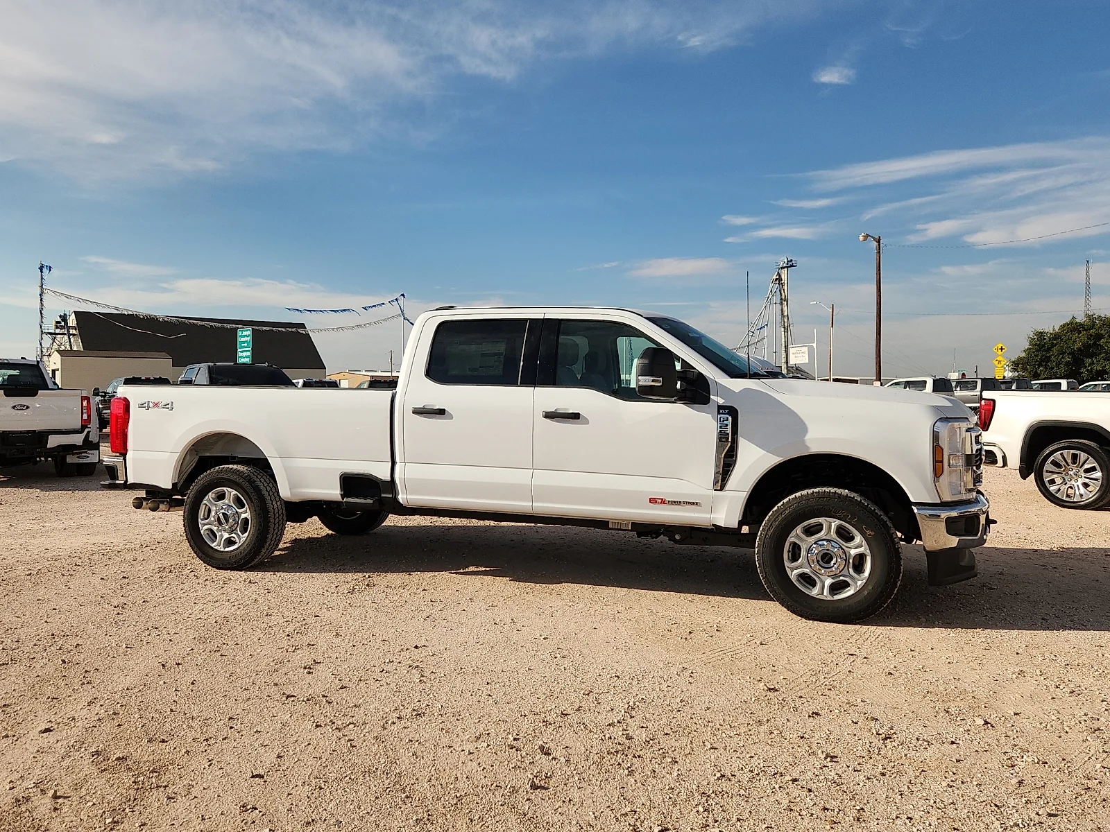 New 2027 Oxford White Ford XLT image 8