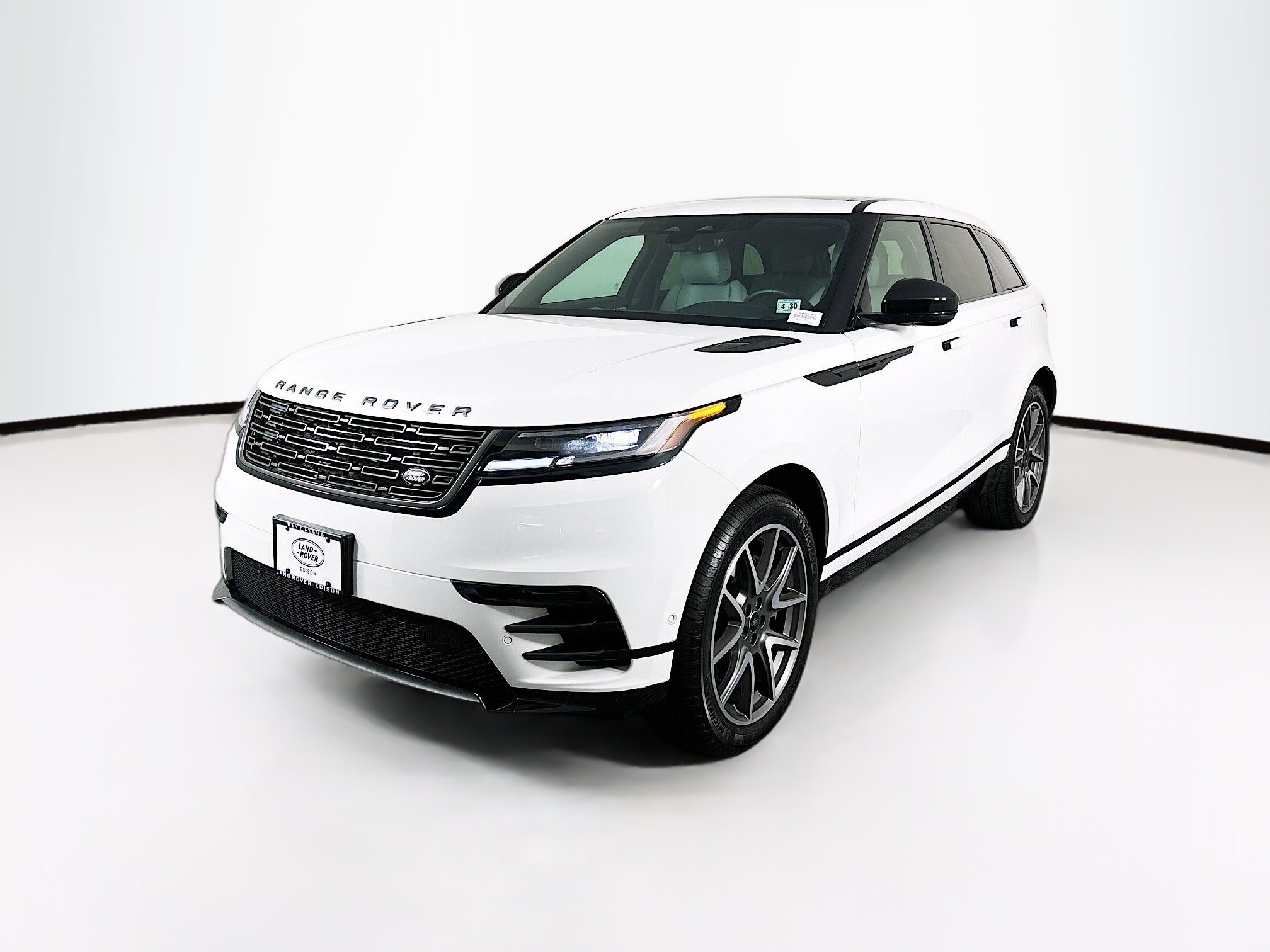 2026 Land Rover Range Rover Velar Dynamic SE