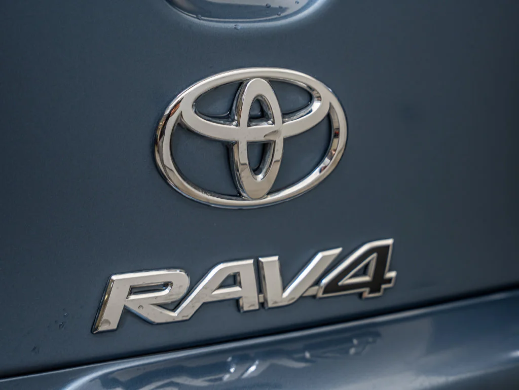 Used 2011 Pacific Blue Metallic Toyota Limited image 17