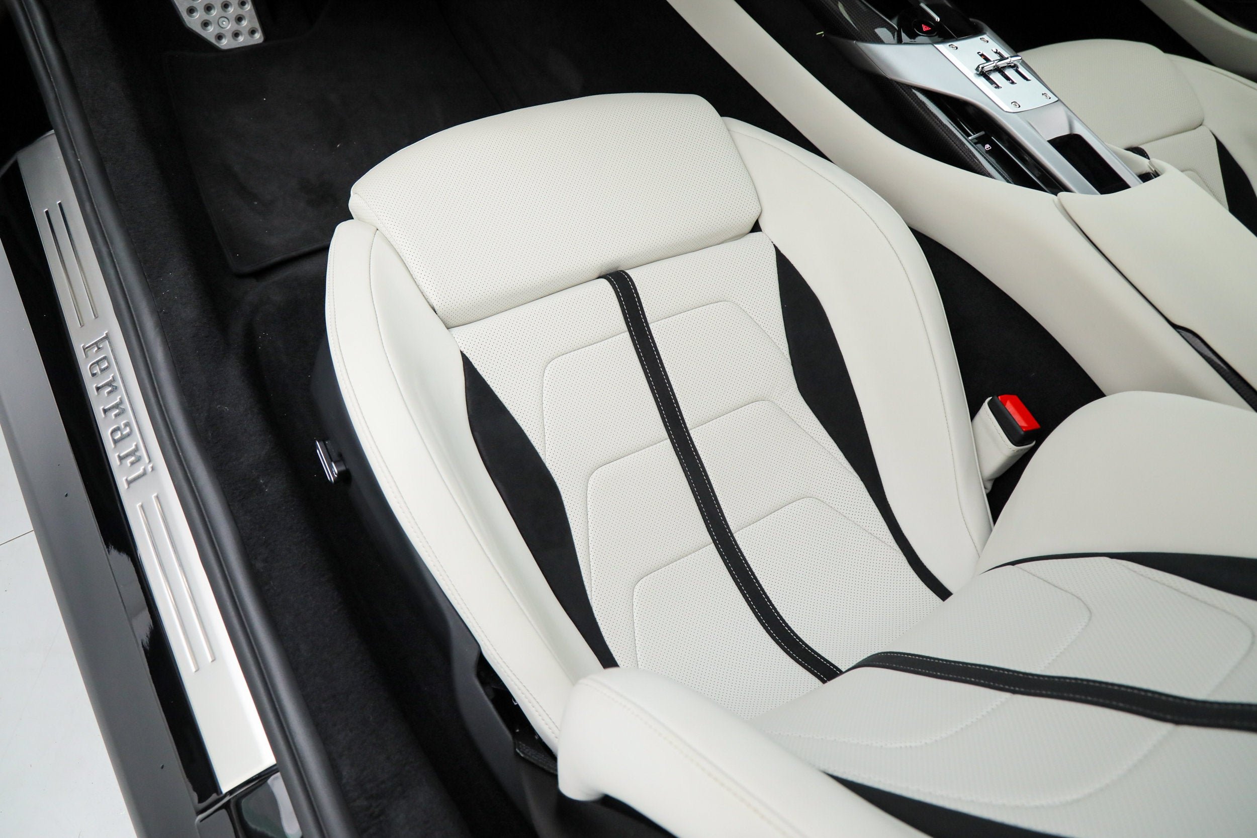 Certified Used 2025 Nero Ferrari  image 35